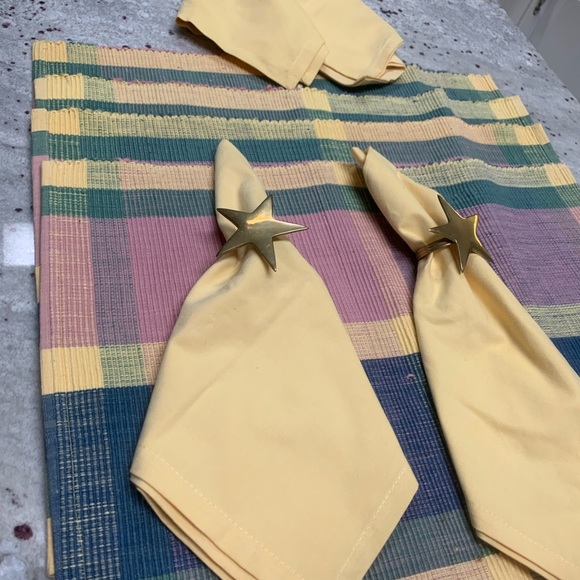 Set of Four Placemats with Four Yellow Cloth Napkins and Brass Star Napkin Rings - Picture 6 of 6